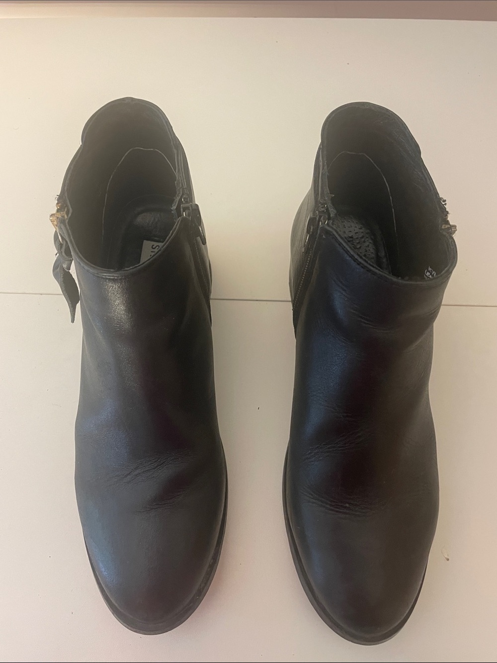 Steve Madden Black Leather Ankle Booties with Side Zipper Size 8W